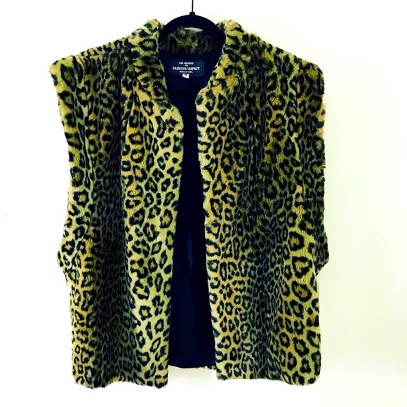 Eva Makray Jackets & Blazers - Adorable 🥰 Vintage chunky oversized faux leopard fur vest